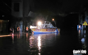 Storm Kalmaegi prompts school closures in Vietnam's Da Lat- Ảnh 3.