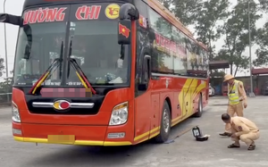 Overloaded sleeper bus fined nearly $3,700 on Vietnam expressway - Ảnh 3.