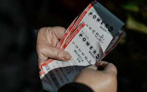 US Powerball jackpot could be someone's billion-dollar Christmas present- Ảnh 1.