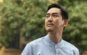 Sau 15 năm vắng bóng, Hứa Vĩ Văn xuất hiện trên VTV3 với diện mạo... tình báo   - Ảnh 2.