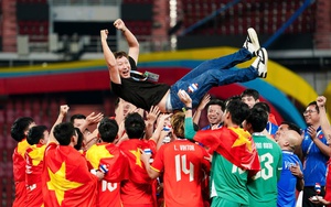 Vietnam PM commends Korean football coach, assistants - Ảnh 3.