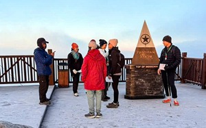 Fansipan plunges to -3°C as frost blankets Vietnam's highest peak- Ảnh 5.