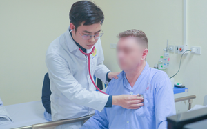 Man dies while playing pickleball in Ho Chi Minh City - Ảnh 3.