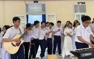 Da Nang schools battle social media addiction among students  - Ảnh 3.
