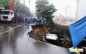 Road collapses along Tau Hu Canal in Ho Chi Minh City- Ảnh 10.