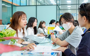 Các trường đại học ở TP.HCM mở cổng đăng ký xét tuyển học bạ - Ảnh 2.