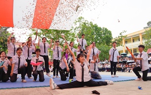 Teen Trường THPT Trung Phú rạng rỡ, quyết tâm trong ngày khai trường đặc biệt- Ảnh 28.