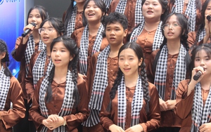 Thủ khoa lớp 10 Trường THPT Bà Điểm mê tiếng Anh nhưng bén duyên với môn văn - Ảnh 3.