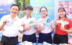 Nam sinh Trường Trung học Thực hành Sài Gòn được kết nạp Đảng trong ngày sinh nhật Bác- Ảnh 3.