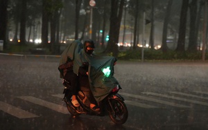 Chiều tối 6-11, nhiều khu vực ở TP.HCM ngập nặng do triều cường  - Ảnh 20.