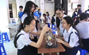 Được tiếp lửa, khối 12 Trường THPT Nguyễn Hiền quyết tâm thi tốt - Ảnh 2.