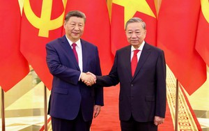 Vietnamese, Chinese defense ministers visit smart border gate in Guangxi - Ảnh 6.