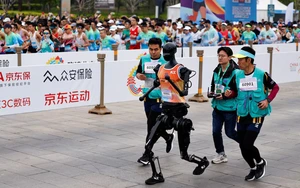 7-Eleven Japan testing delivery robots - Ảnh 2.