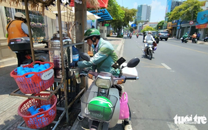 Southern Vietnam expected to swelter in heat as Reunification Day celebrations begin - Ảnh 1.