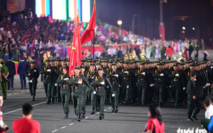 Southern Vietnam expected to swelter in heat as Reunification Day celebrations begin - Ảnh 2.