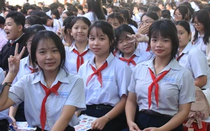 Hôm nay 20-5, nhiều trường THPT ở Tiền Giang bắt đầu nhận hồ sơ tuyển sinh lớp 10 - Ảnh 3.