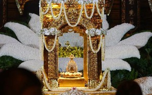 Hàng vạn người dân Đà Nẵng đón đợi chiêm bái xá lợi Phật - Ảnh 2.