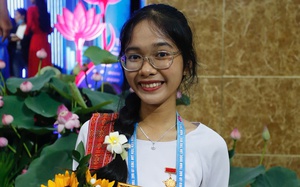Được dân bản góp tiền cho đi học, cô bạn Lào Cai nỗ lực thực hiện lời hứa - Ảnh 2.