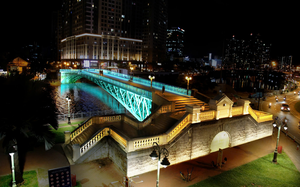 Graffiti damages newly lit Mong Bridge in Ho Chi Minh City - Ảnh 3.