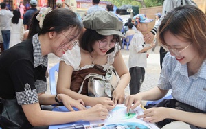 Giới trẻ hào hứng trải nghiệm nghệ thuật vẽ mặt nạ hát bội- Ảnh 3.