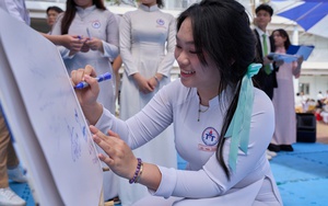 Giờ ra chơi vui như hội của học trò Trường THPT Võ Trường Toản- Ảnh 3.