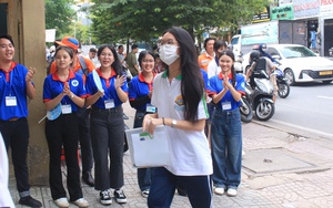 Đề môn toán thi tốt nghiệp THPT 2025 - Ảnh 5.