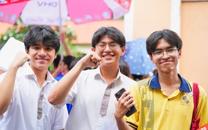 Teen 2k7 tươi rói sau khi hoàn thành kỳ thi tốt nghiệp THPT 2025 - Ảnh 2.