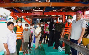 Vietnamese crew to be honored for rescuing 32 fishermen at sea  - Ảnh 2.