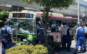 1 killed after car hits pedestrians in Tokyo- Ảnh 2.