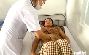 Over 80 hospitalized for food poisoning after eating ‘banh mi’ in Ho Chi Minh City - Ảnh 2.