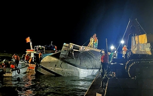 Body of suspected final victim of Ha Long Bay boat capsizing found - Ảnh 4.