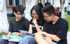 Lịch nộp lệ phí xét tuyển đại học 2025 của các tỉnh, thành   - Ảnh 2.