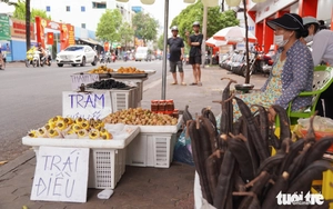 In Ho Chi Minh City, street vendors keep traditional cries alive amid changing times- Ảnh 5.