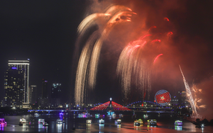 Record flights, full hotels ahead of Da Nang int'l fireworks finale - Ảnh 3.