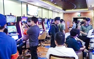 13 foreign nationals caught illegally gambling in Nha Trang hotel basement - Ảnh 3.