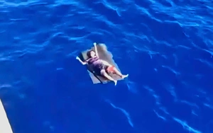 Vietnam fisherman survives 96 hours adrift at sea: "I thought of my 2 children"- Ảnh 9.