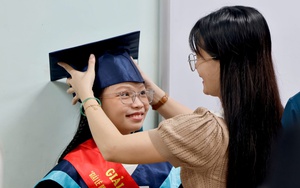 Lễ phát thưởng Giải Lê Quý Đôn: những khoảnh khắc đẹp tại triển lãm - Ảnh 6.