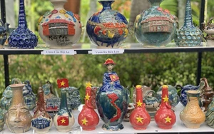 Visitors flock to Da Nang ancient pottery village to try hands-on clay crafting- Ảnh 12.