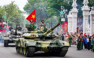Trực tiếp: Hàng trăm ngàn người đổ về khu vực trung tâm chờ xem đại lễ 2-9 - Ảnh 2.