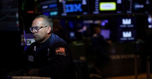 Nasdaq has worst week since April amid AI rally jitters, US yields slip - Ảnh 4.