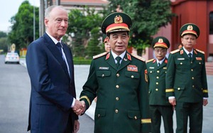 Russian State Duma chairman begins official visit to Vietnam - Ảnh 4.
