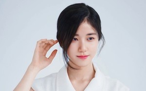 Trước khi thắng lớn tại Busan, Lee Ji Won từng ghi dấu qua những phim nào? - Ảnh 2.