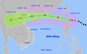 Super typhoon Ragasa enters East Vietnam Sea, forecast to impact northern provinces - Ảnh 4.