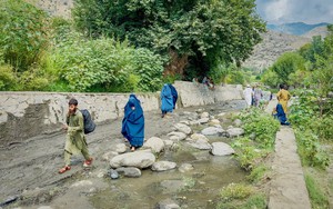 Powerful 6.3 quake kills at least 20 in Afghanistan, hundreds injured- Ảnh 6.