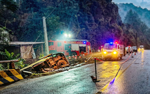 8 injured as bus carrying bank staff plunges into ravine in northern Vietnam- Ảnh 4.