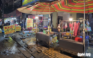 Temporary sports facilities give rise to noisy drinking spots in Ho Chi Minh City urban area - Ảnh 9.