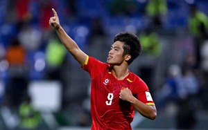 Thủ môn Cao Văn Bình: 'Tôi nhìn mắt cầu thủ Hàn Quốc rồi cản penalty' - Ảnh 2.