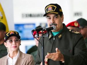 Mỹ bắt và truy tố vợ chồng Tổng thống Maduro sau chiến dịch tấn công Venezuela - Ảnh 1.