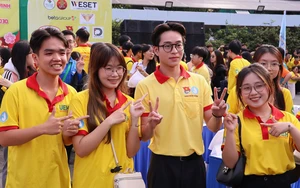 Sinh viên Nhân văn mang xuân yêu thương đến Vĩnh Long dịp Tết Bính Ngọ - Ảnh 7.