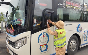 Vietnam’s bus driver fined $190 after using phone while driving- Ảnh 3.